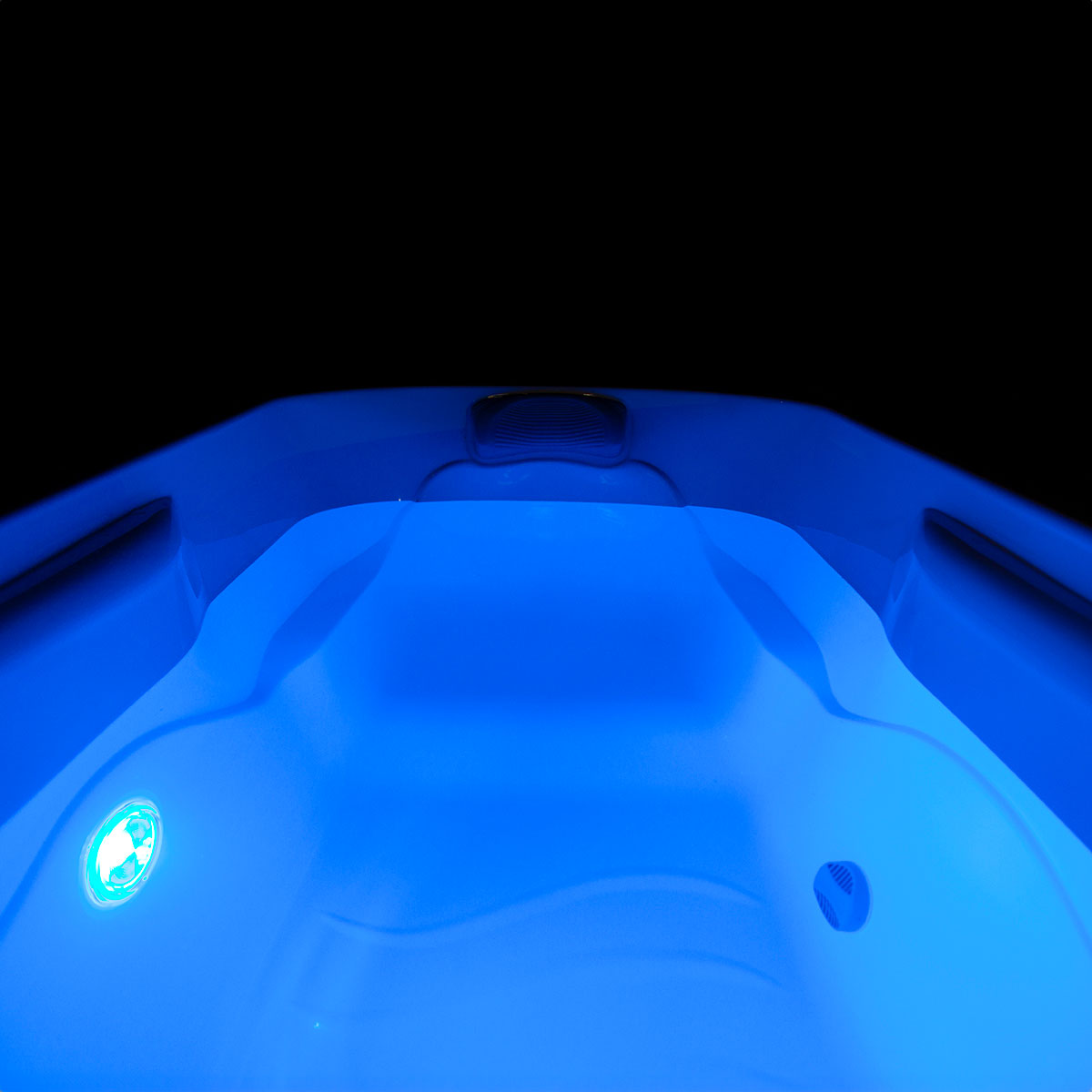 wellis Iceland cold plunge tub nightview
