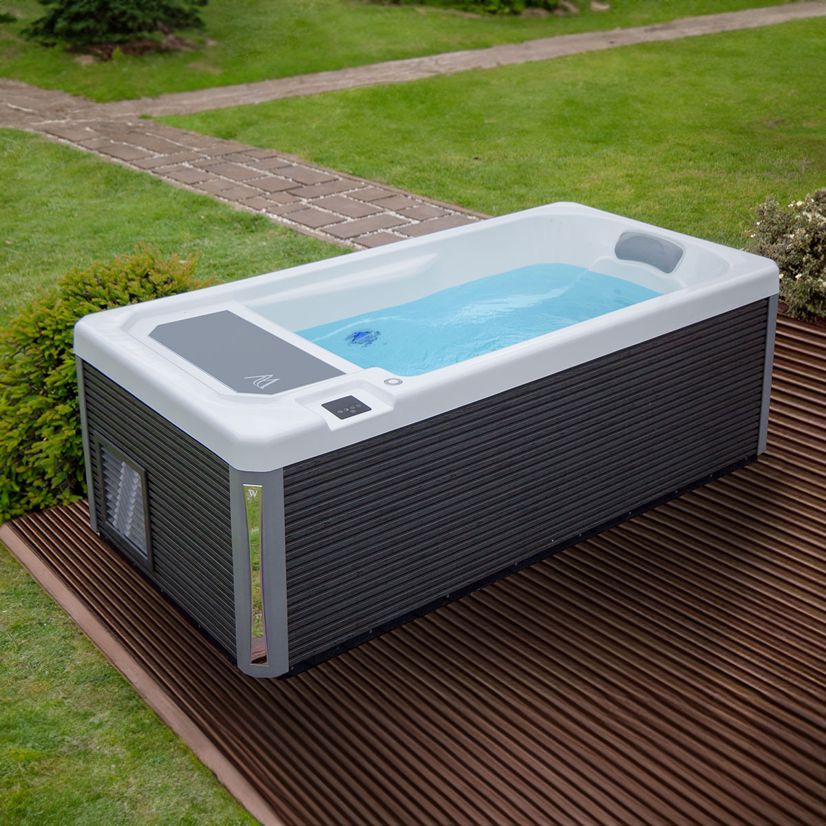 wellis Iceland cold plunge tub sideview